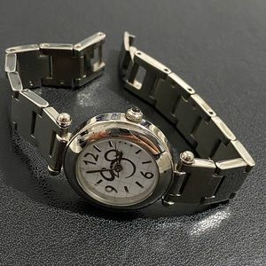 Pre-loved Mickey Mouse Watch.